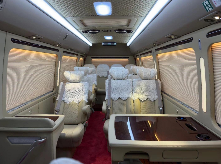 考斯特租车包车,内饰