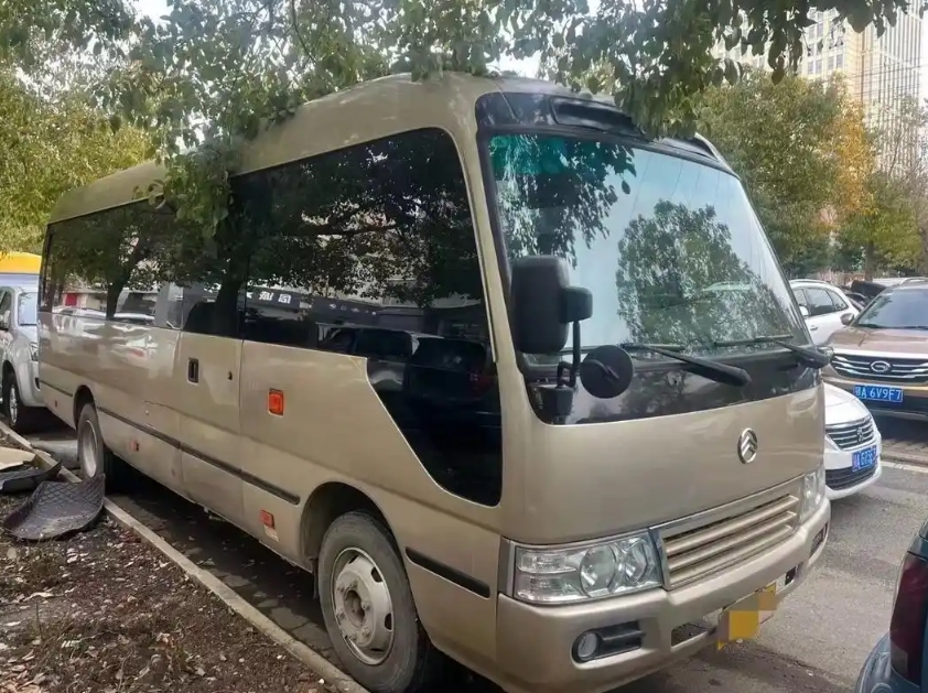 中巴车租赁公司